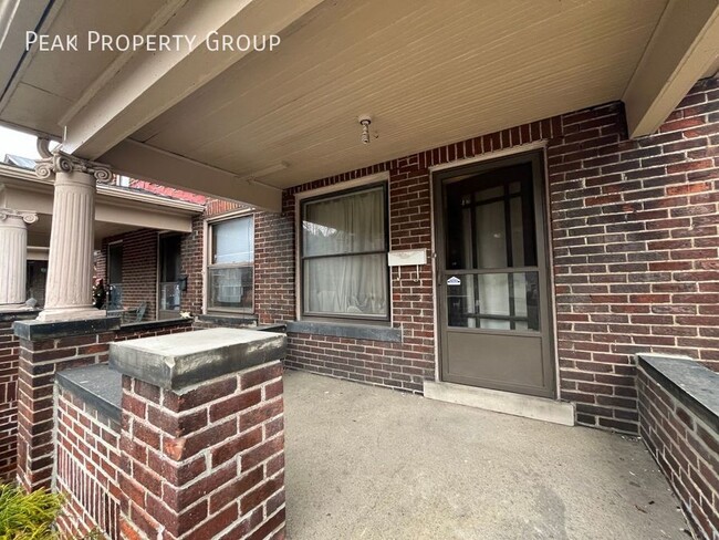 828 Dennison Ave in Columbus, OH - Building Photo - Building Photo