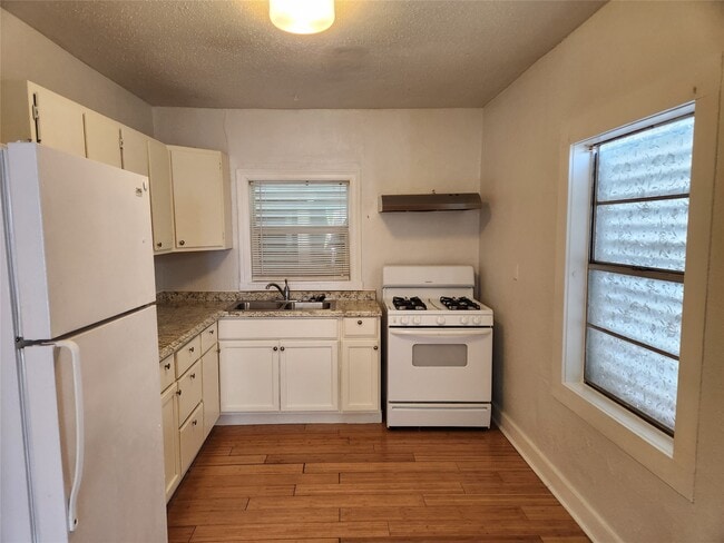 1807 Church St in Galveston, TX - Building Photo - Building Photo