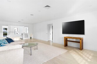 2085 Ixora Rd in North Miami, FL - Building Photo - Building Photo