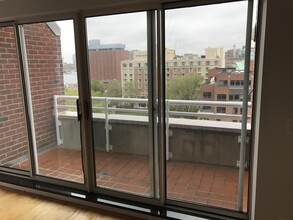 6 Canal Park, Unit PH2 in Cambridge, MA - Foto de edificio - Building Photo