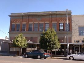 126 W Sycamore St in Willows, CA - Building Photo