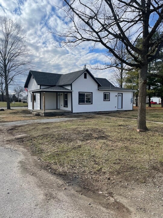 98 Church St in Fletcher, OH - Building Photo