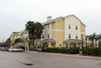 Maple Crest Apartments in Ft. Myers, FL - Building Photo - Building Photo