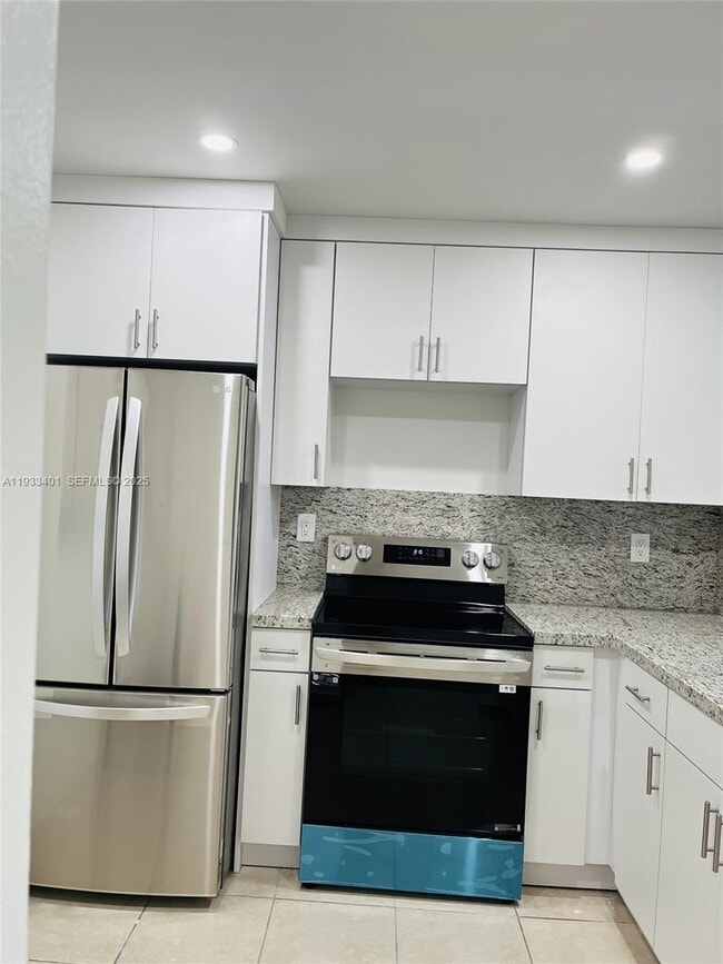 7820 Camino Real in Miami, FL - Building Photo - Building Photo