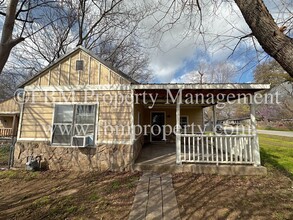 303 S 9th St in Midlothian, TX - Building Photo - Building Photo
