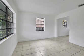 811 NW 118th St in Miami, FL - Building Photo - Building Photo