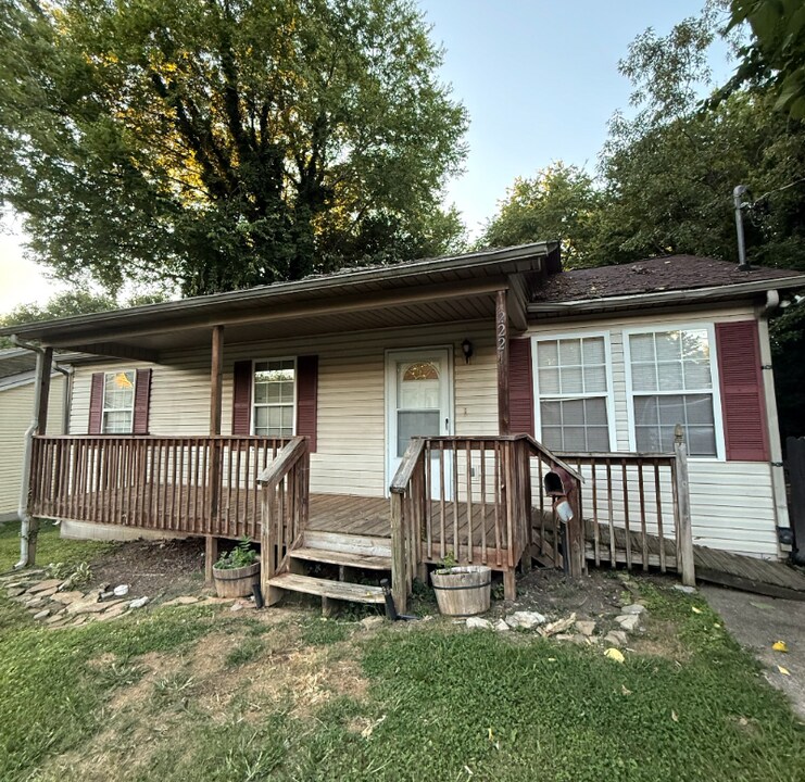 2221 Belvoir Ave in Knoxville, TN - Building Photo