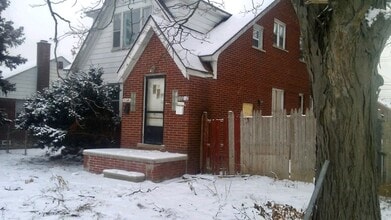 20642 Moross Rd in Detroit, MI - Foto de edificio - Building Photo