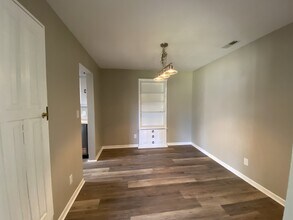 2056 Hodgenville Rd in Elizabethtown, KY - Building Photo - Building Photo