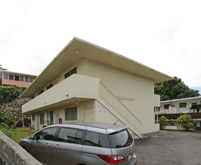 1715 Puowaina Dr in Honolulu, HI - Foto de edificio - Building Photo