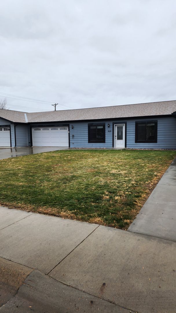 property at 903 5th St SW