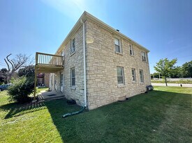 4950 N Port Washington Rd, Unit 3 in Glendale, WI - Building Photo