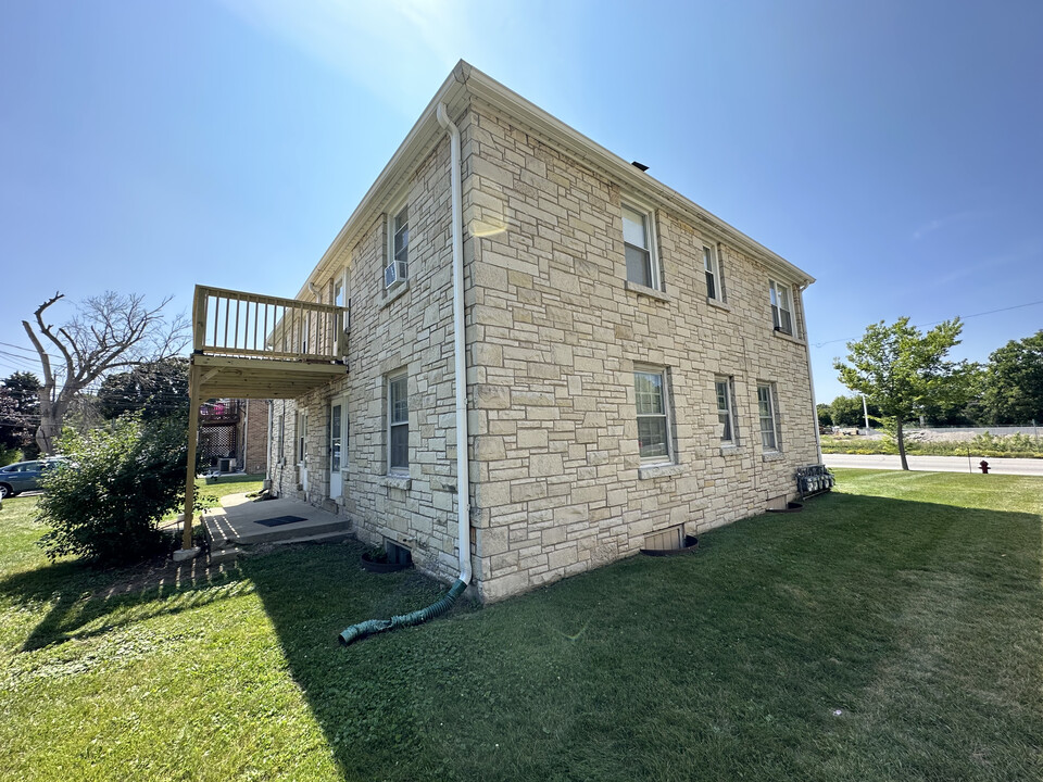 4950 N Port Washington Rd, Unit 4 in Glendale, WI - Building Photo