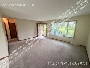 5167 Seaton Hall Dr in Machesney Park, IL - Building Photo - Building Photo
