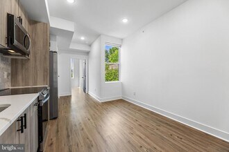 3934 W Girard Ave in Philadelphia, PA - Building Photo - Building Photo