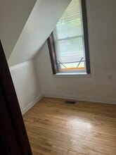3130 W 40th Pl, Unit 1st floor in Chicago, IL - Building Photo - Building Photo