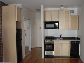 150 E 84th St in New York, NY - Building Photo