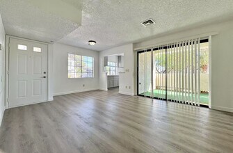 4724 Nara Vista Way in Las Vegas, NV - Building Photo - Building Photo