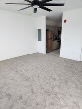 2 Grove St, Unit 206 in Dover, NH - Foto de edificio - Building Photo