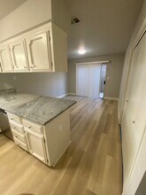 65 W 10th St-Unit -t65/101 in Clovis, CA - Building Photo - Building Photo