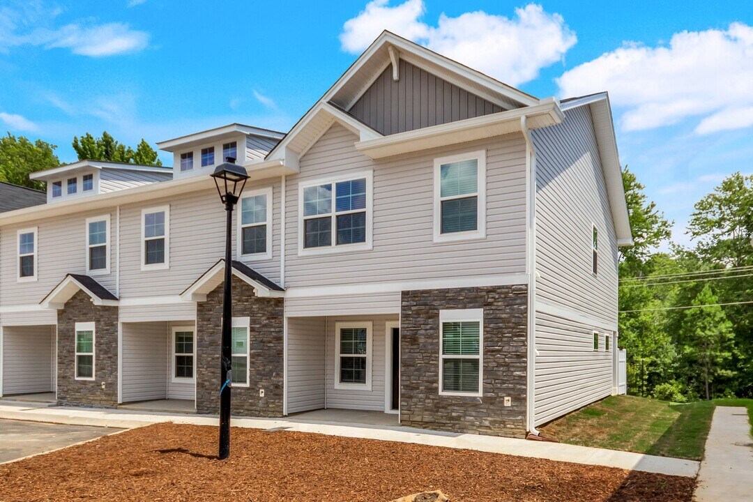 137 Foundation Way in Simpsonville, SC - Building Photo