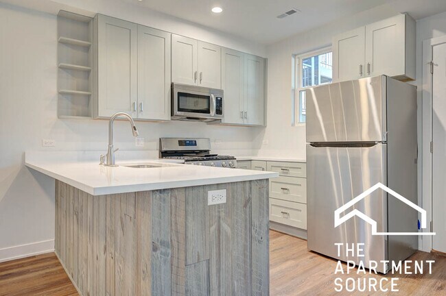 1142 W 17th St, Unit 1F