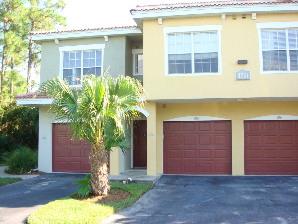 4751 Travini Cir in Sarasota, FL - Building Photo