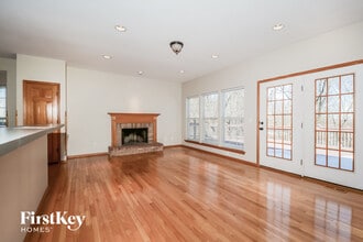 12 Fox Bluff Ct in St. Charles, MO - Foto de edificio - Building Photo