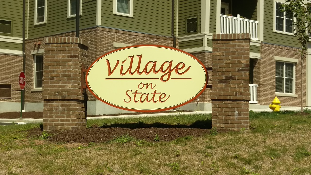 Village on State in North Haven, CT - Foto de edificio
