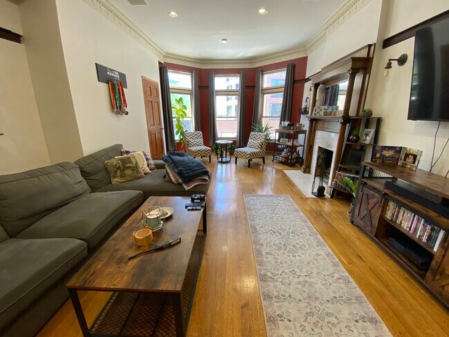 property at 3309 N Clark St