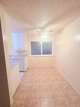 904 Dornajo Way in Sacramento, CA - Foto de edificio - Building Photo