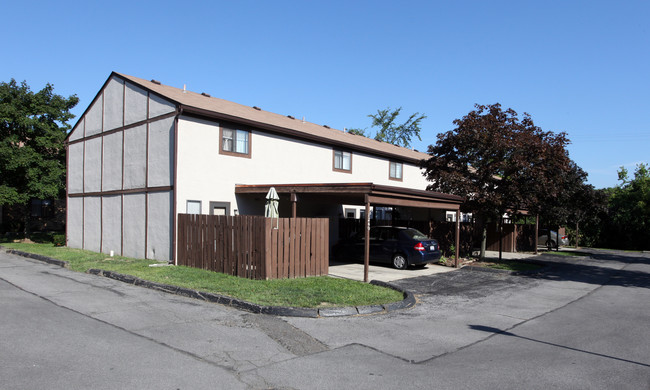 Olde Henderson Square in Columbus, OH - Building Photo - Building Photo