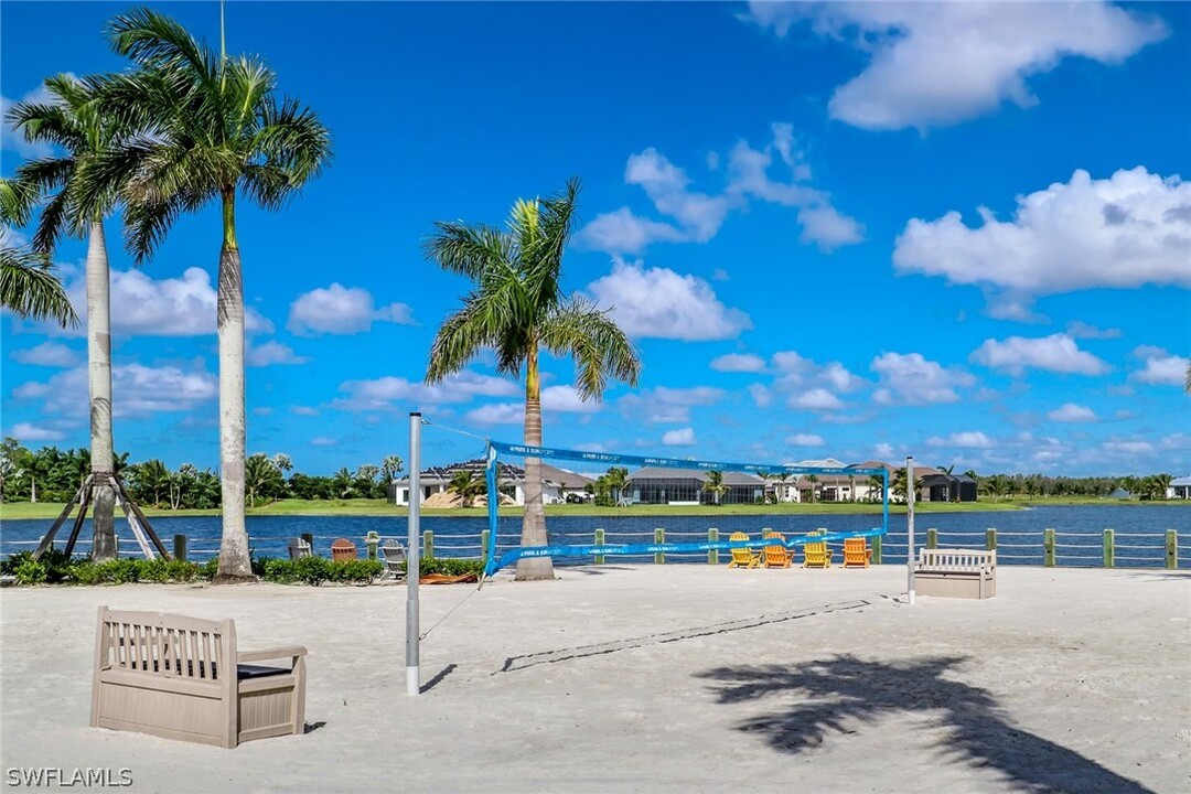 14823 Dockside Ln in Naples, FL - Foto de edificio