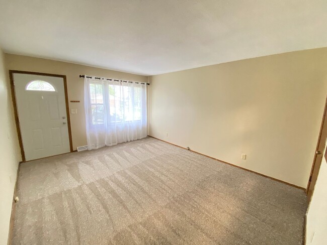 1807 Upton Ave in Waterloo, IA - Building Photo - Building Photo
