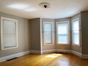 128 Chestnut St, Unit 1 in Brookline, MA - Building Photo - Building Photo