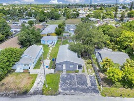 172 W 15th St in Riviera Beach, FL - Building Photo
