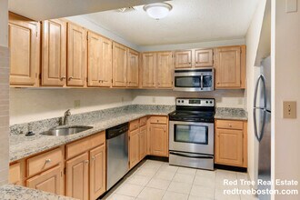 1079 Commonwealth Ave in Boston, MA - Building Photo - Building Photo