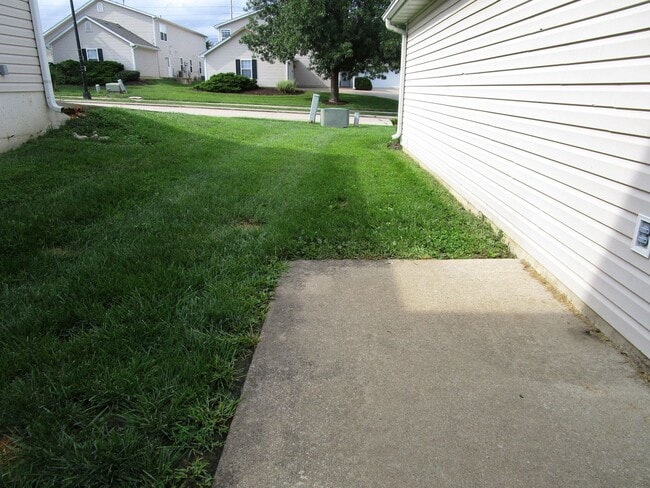 1724-1726-1726 Louise Cir in Columbia, MO - Building Photo - Building Photo