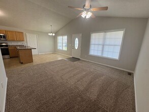 140 Perdez Ct in Bowling Green, KY - Building Photo - Building Photo