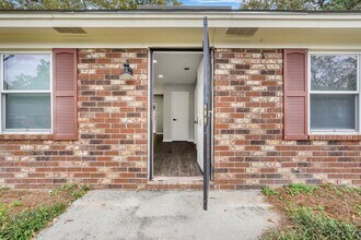 5 Holiday Ct in Savannah, GA - Building Photo - Building Photo