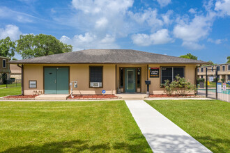 Terrace Vine Apartments in Orange, TX - Foto de edificio - Building Photo