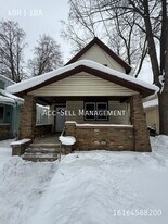 745 7th St NW in Grand Rapids, MI - Building Photo