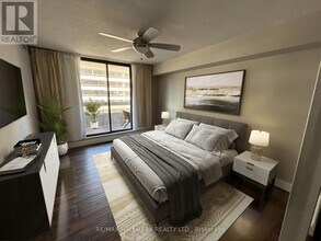 100 Quebec Ave in Toronto, ON - Building Photo - Building Photo