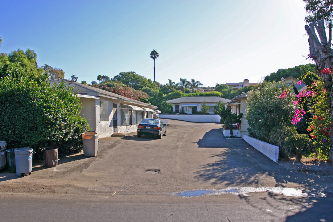 140-148 N Rios Ave in Solana Beach, CA - Foto de edificio