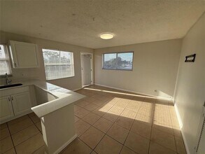 1235 W River Dr, Unit 3 in Margate, FL - Building Photo - Building Photo