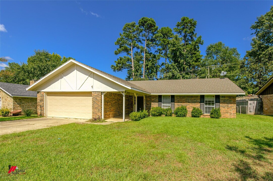 8515 Hollow Bluff Dr in Haughton, LA - Building Photo