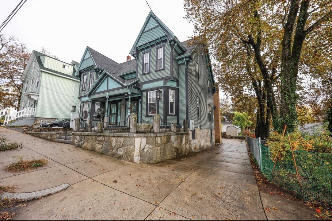 331 E High St, Unit 331 E High in Manchester, NH - Building Photo