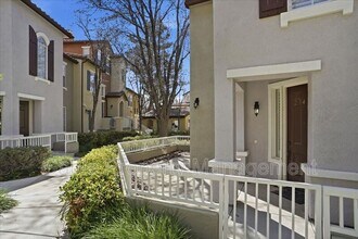 23434 Abbey Glen Pl in Santa Clarita, CA - Building Photo - Building Photo