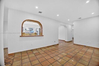 7941 SW 37th Terrace in Miami, FL - Building Photo - Building Photo