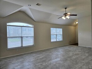 5231 Lagoon Ct in Bacliff, TX - Building Photo - Building Photo